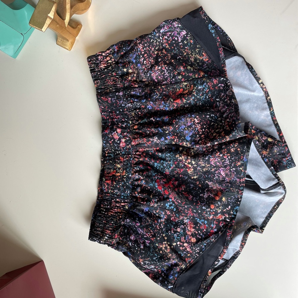 Lululemon hotty hot shorts size 8
